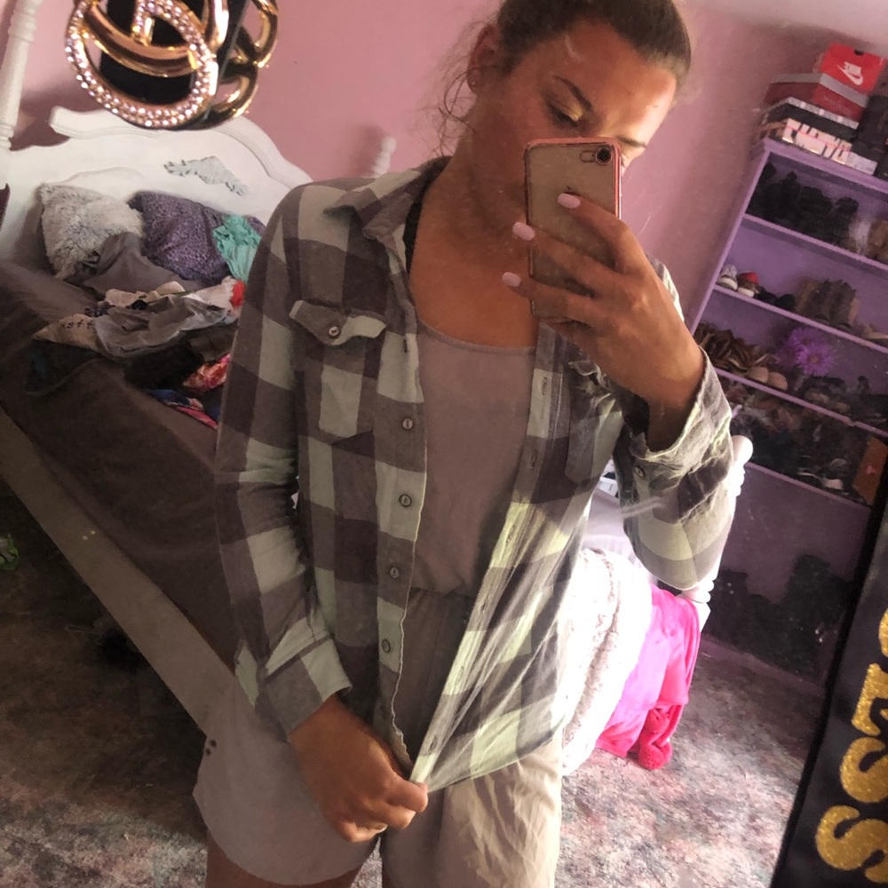 Cute flannel - Picture 2 of 2